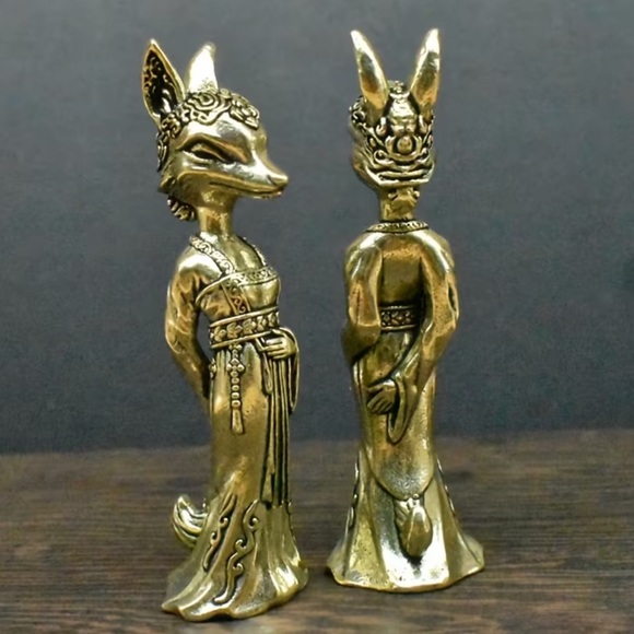 Fox Lady 🦊 - Picture 2 of 7